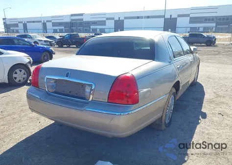 2007 Lincoln Town Car Signature Limited из США, поврежденный, VIN 1LNHM82V57Y625788
